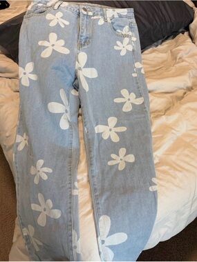 SHEIN Light Blue Denim Straight-Leg Jeans with White Floral Print
